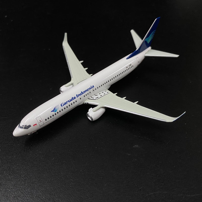 1/400 737-800 Garuda Indonesia – Cyber Hobby