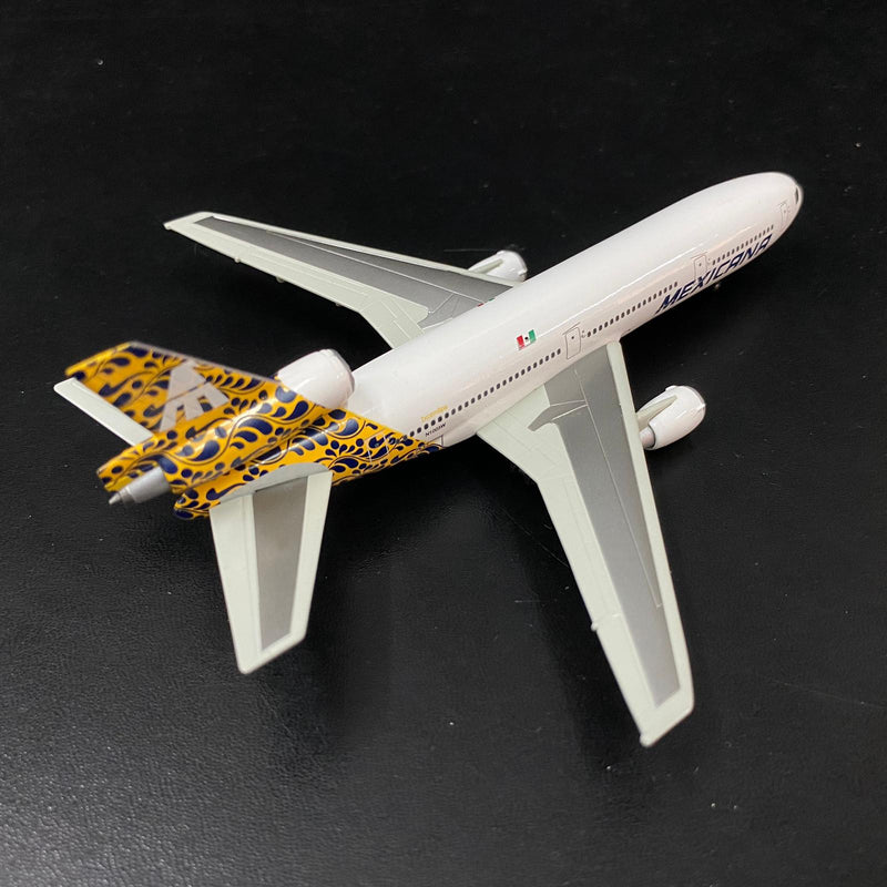 1/400 DC-10-15 Mexicana (Yellow) – Cyber Hobby