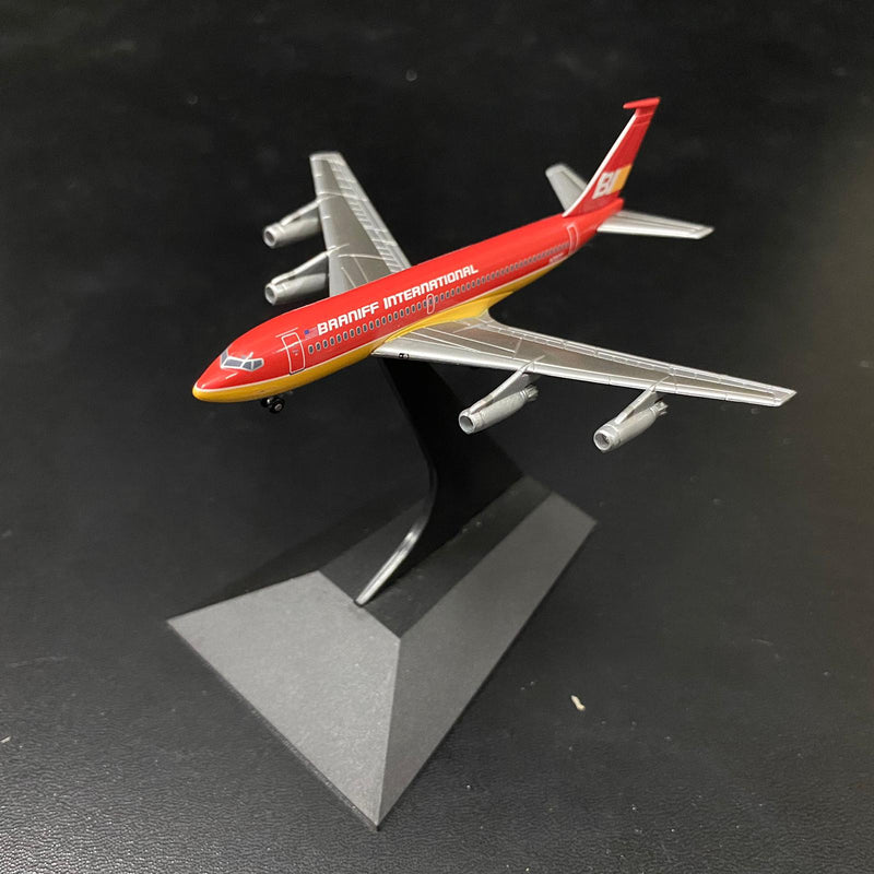 1/400 BRANIFF INTERNATIONAL B720 (Red) – Cyber Hobby