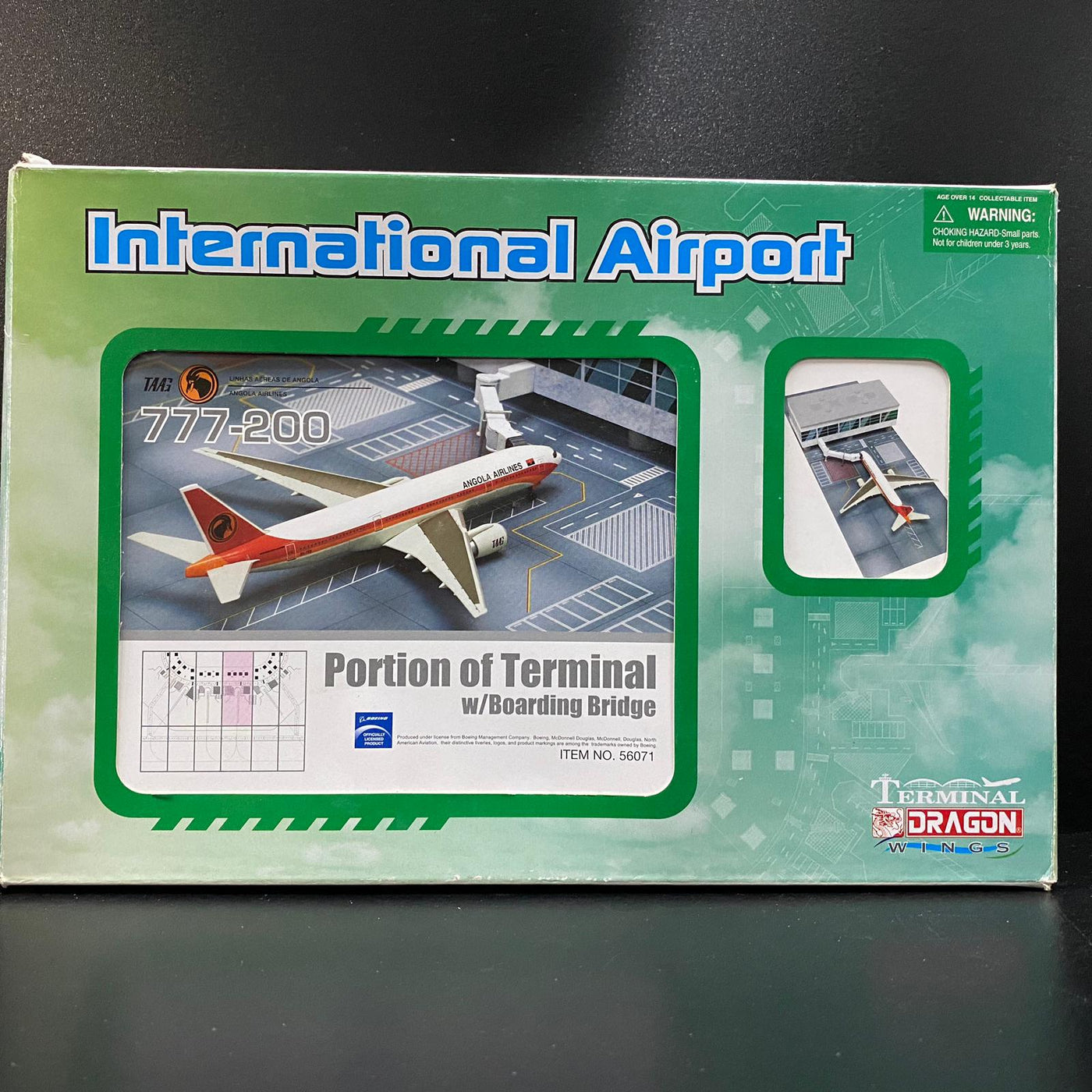 1/400 International Airport series: Portion of Terminal w/Boarding