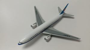 1/400 777-200 China Southern w/C.L.K. Hong Kong International